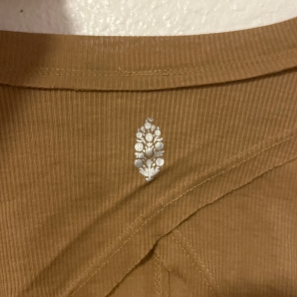 Free People Movement Bistre Infinitee Long-Sleeve Tee Size Small Brown Tan Cream - Picture 5 of 6